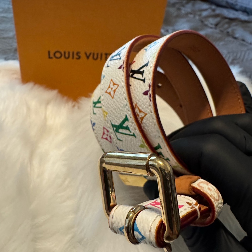 Louis Vuitton Gold Belt Luxurious Accessory - Picture 8 of 8